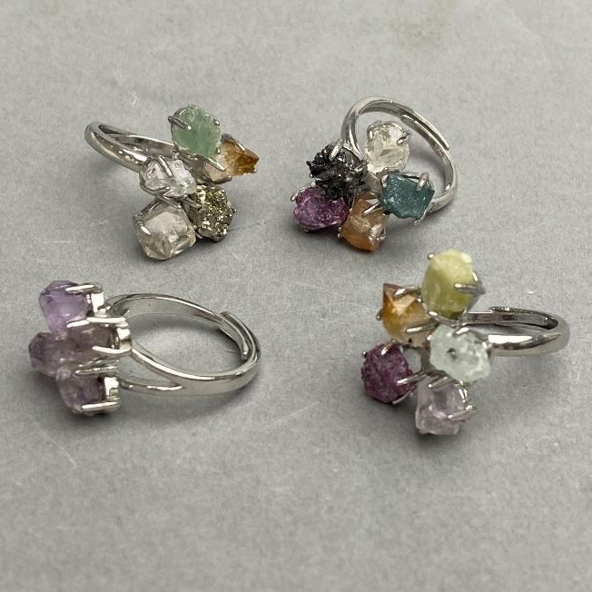 Ring 'Magic of Gemstones' Assortment of Uncut Stones (4-5 petals) One size