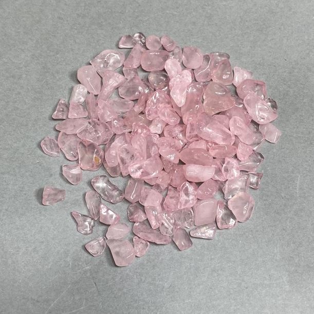 Natural Pink Quartz Chip without hole 6-16×4-8mm+- (per 100g+-)