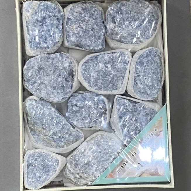 Souvenir Calcite Stone Assorted sizes (price per box) 17x13cm+