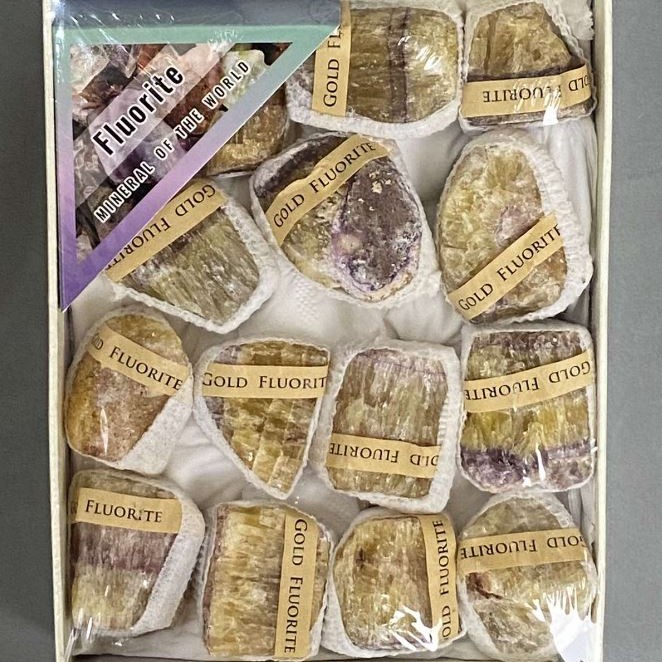 Souvenir Fluorite Assorted Stones Size (price per box) 17x13 cm+