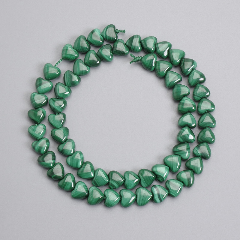Malachite stone beads Heart 8×7–7.5 mm, on thread, 39 cm length