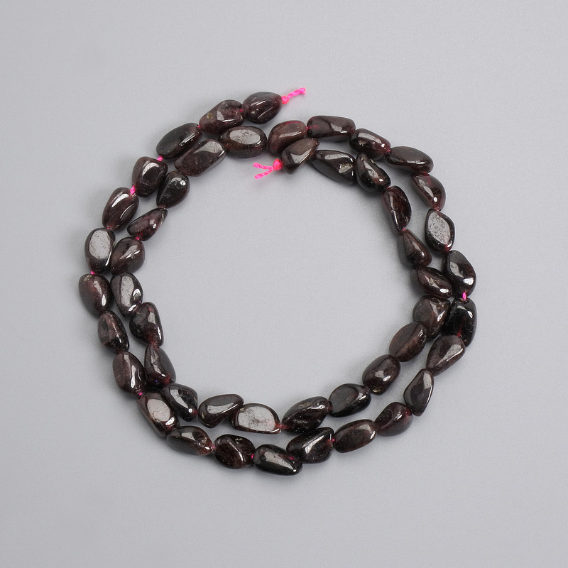 Garnet faceted beads 8–12×5–6 mm, on thread, approx. 39 cm