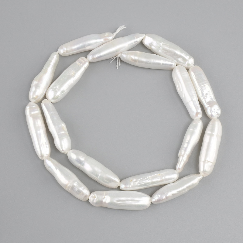 Baroque pearls with petrol glow on thread 24-2, 5×5, 5-7mm +-, length 39cm+