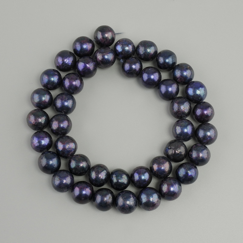 Freshwater Pearls Graphite with Peacock Iridescence (peacock black), diameter 9.5-10mm+-, length 38cm+- on thread