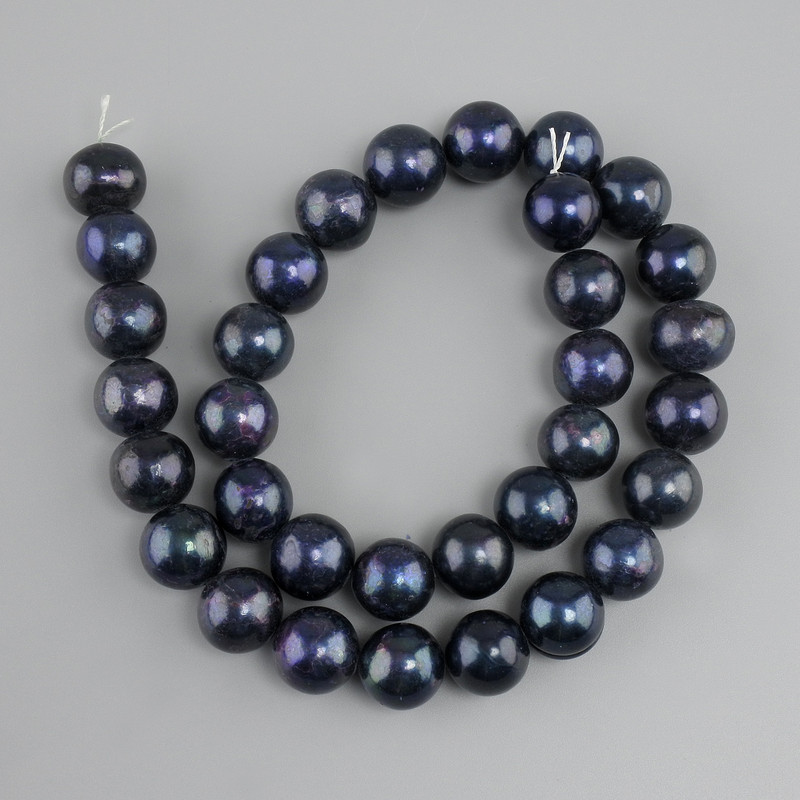 Freshwater pearls graphite with peacock glow (peacock black), diameter 11-12mm±, length 37cm± on thread