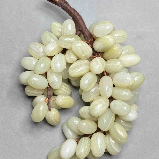 Decorative bunch of grapes of onyx (flexible) with natural onyx, diameter 21-25mm+- sizes ~20x15x7cm+