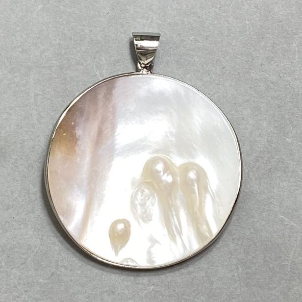 Pendant made of natural mother-of-pearl with baroque pearls, diameter 50mm±, length 60mm±, silver metal