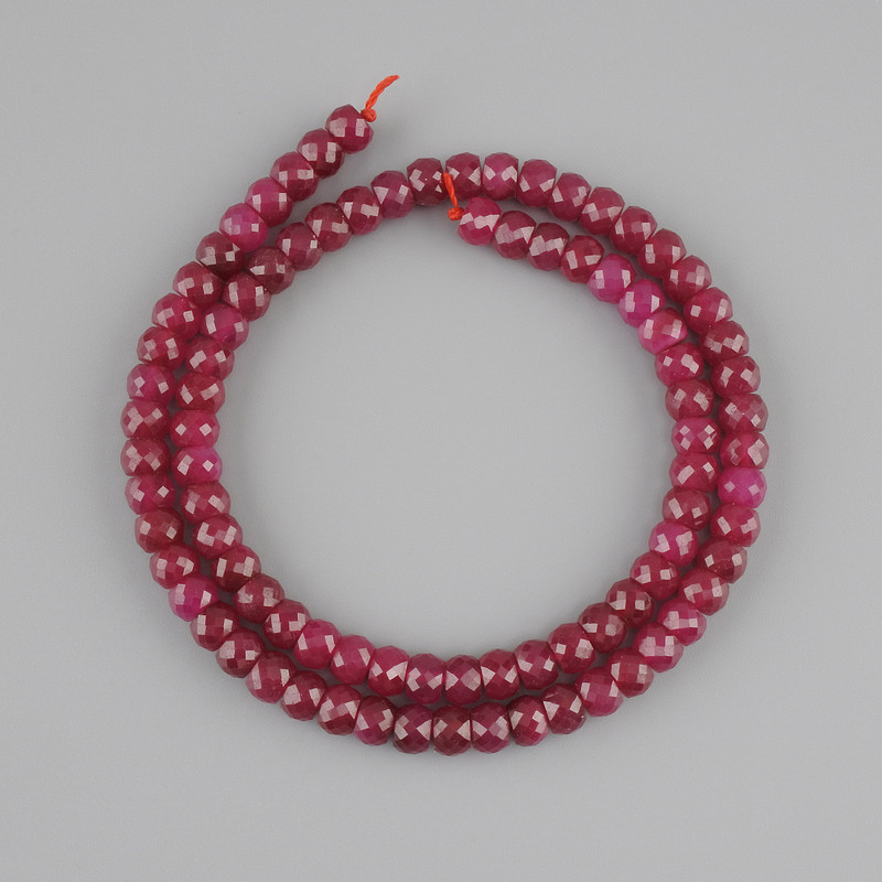 Ruby Beads faceted rondelle, 6x4mm diameter +-, thread length 39cm +-