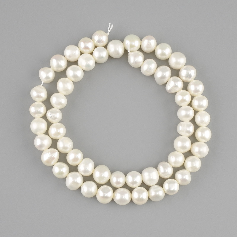 Freshwater cultured pearls 6.5–7.5 mm on a thread, 36 cm length