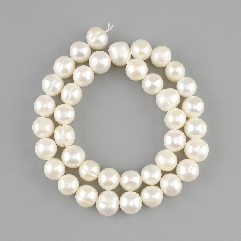 Freshwater pearls on a thread 8-10×8-9.5 mm, 5 mm+-, length 35 cm+-