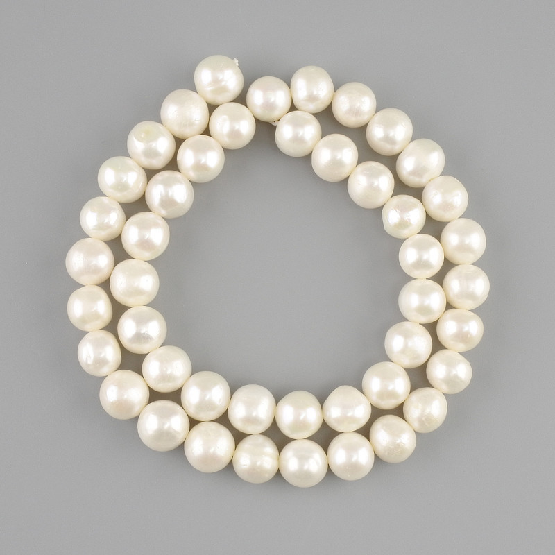 Freshwater pearl beads 8–9mm, on a thread, 38cm length
