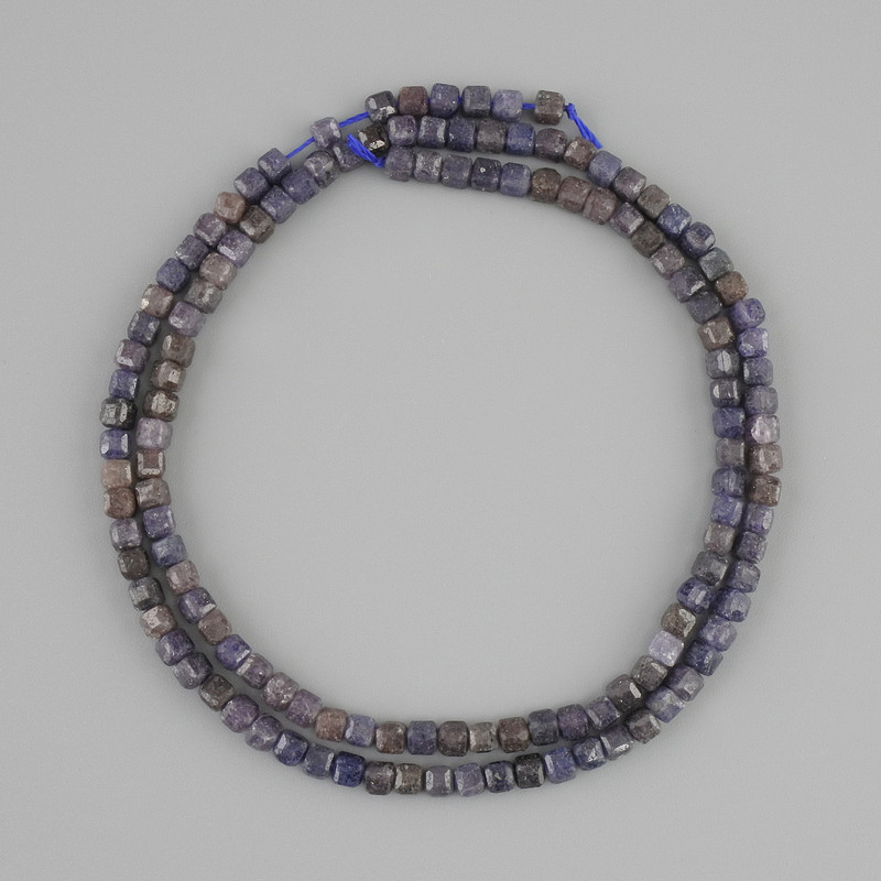 Sapphire Beads faceted cube, diameter 3x3mm, length 39cm