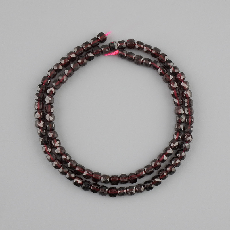 Garnet Beads Natural Stone, Faceted Cube Shape, 4×4mm, 38cm Length