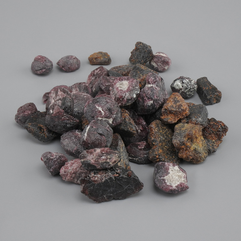 Natural unpolished Garnet stone, diameter 7-23×7-13×6-11mm± (assorted sizes) (Price per 100 g)