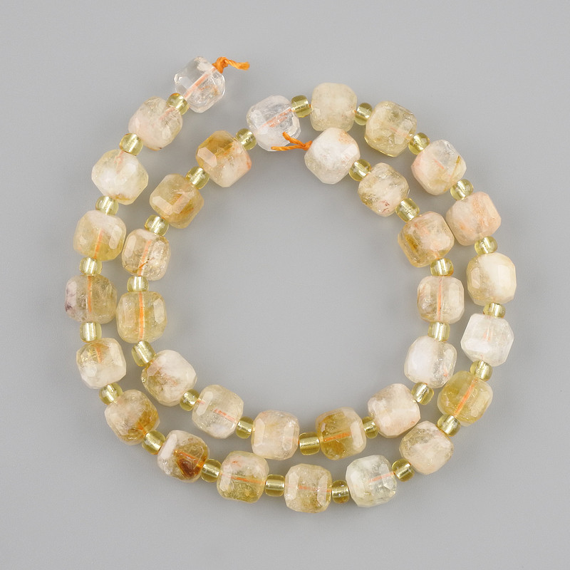 Citron Beads Faceted Cube 8x8 mm, 3 mm+ seed beads, 38 cm length on thread