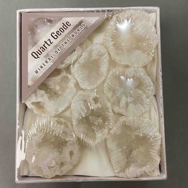 Quartz Geode Assorted Sizes souvenir stone (price per box) 9, 5x8cm+