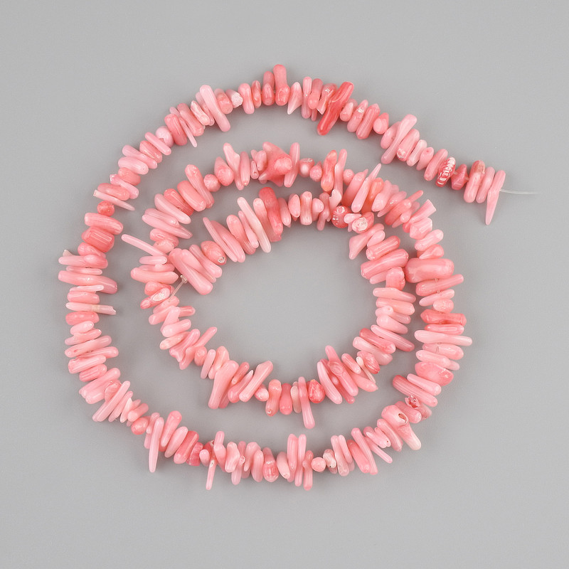 Pink coral bead chip needle with drill hole, diameter 7-10×1-2mm±, length 42cm± on fishing line