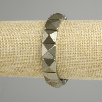 Braced Pyrite Faceted Square 12×12mm+-, length 18cm+- stretch