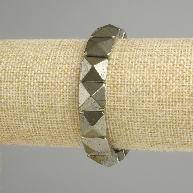 Braced Pyrite Faceted Square 12×12mm+-, length 18cm+- stretch