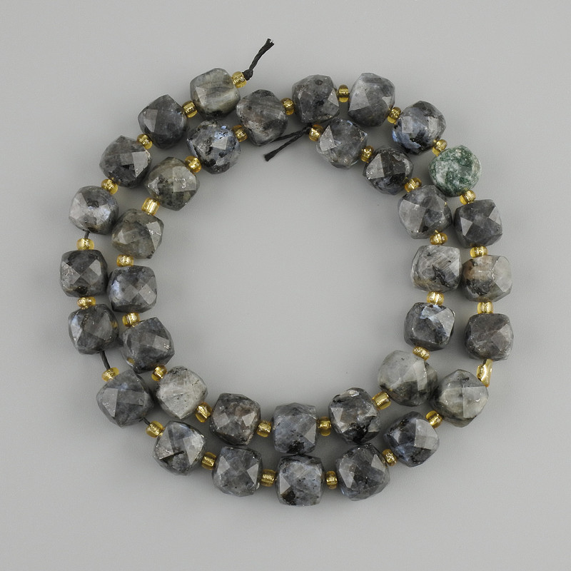 Labradorite Beads Faceted Cube, Ø 8.5–9 mm, 5-9×8.5-9 mm ±, Seed Beads 3 mm ±, Length 37 cm ±