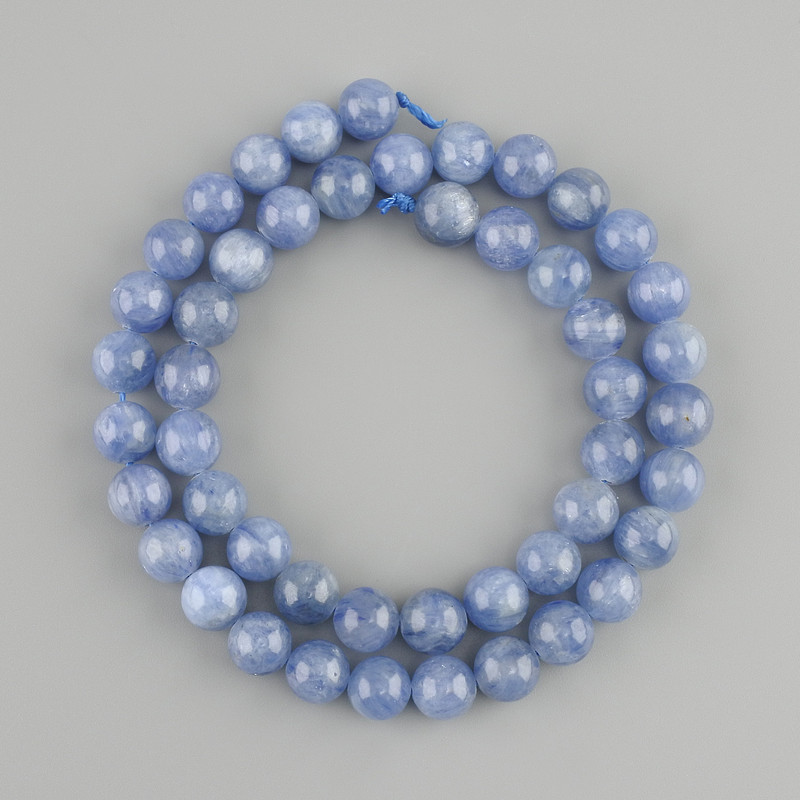Cuaniite Beads smooth round 8.5 mm on thread, length 39 cm ±