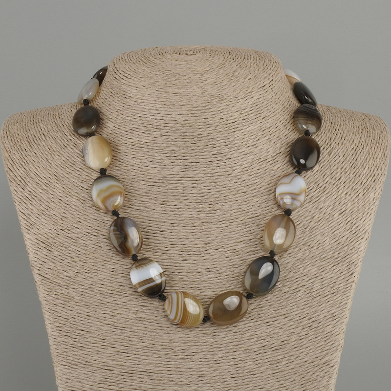 Agate Beads Oval, diameter 19.5–20×15mm+-, length 45cm+- with clasp
