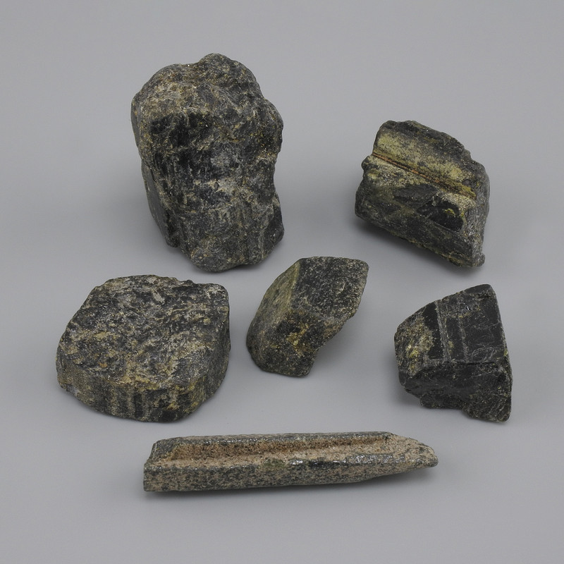 Natural Unpolished Tourmaline Cherokee (Cherl), diameter 21-40×12-26mm± (assorted sizes) (Price per 100 g)