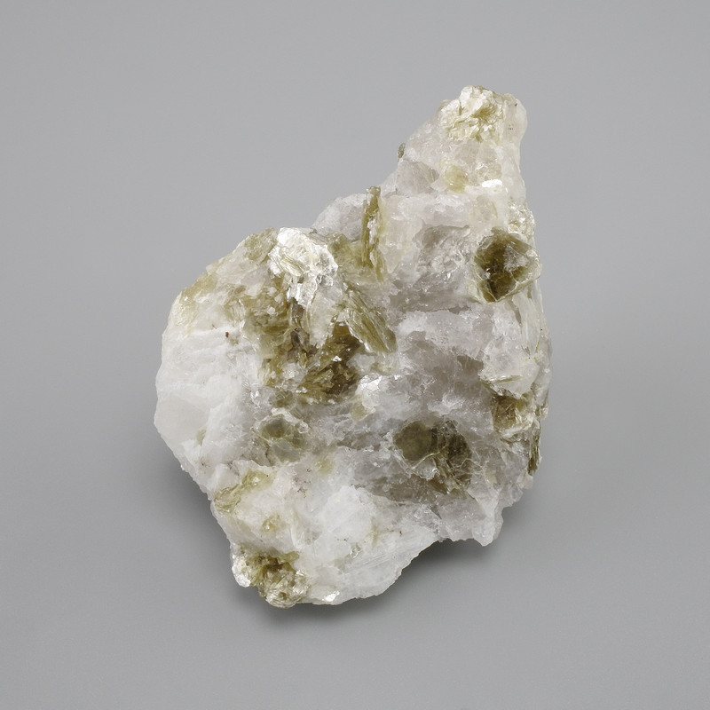 Gold-toned Mica natural unprocessed stone, diameter 53×38×33mm± (assorted sizes) (Price per 100 g)
