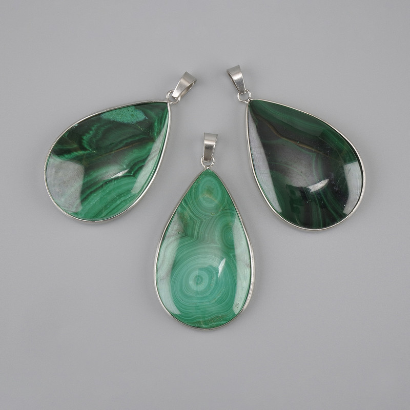Malachite Pendant in Silvered Setting 44×27 mm ±, length 57 mm ± (assorted sizes)