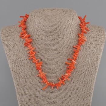 Coral Chip Necklace Needle 5-13×1-3, 5mm+-, length 45cm+- with clasp