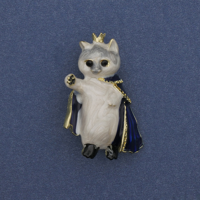 Brooch 'Queen Cat' enamelled golden metal 38x30mm+