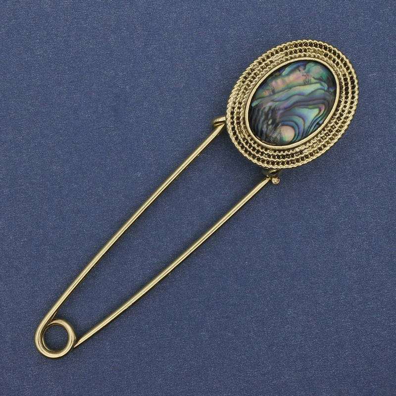 Brooch pin with Chrysotile? Wait: häliótis is Halos...