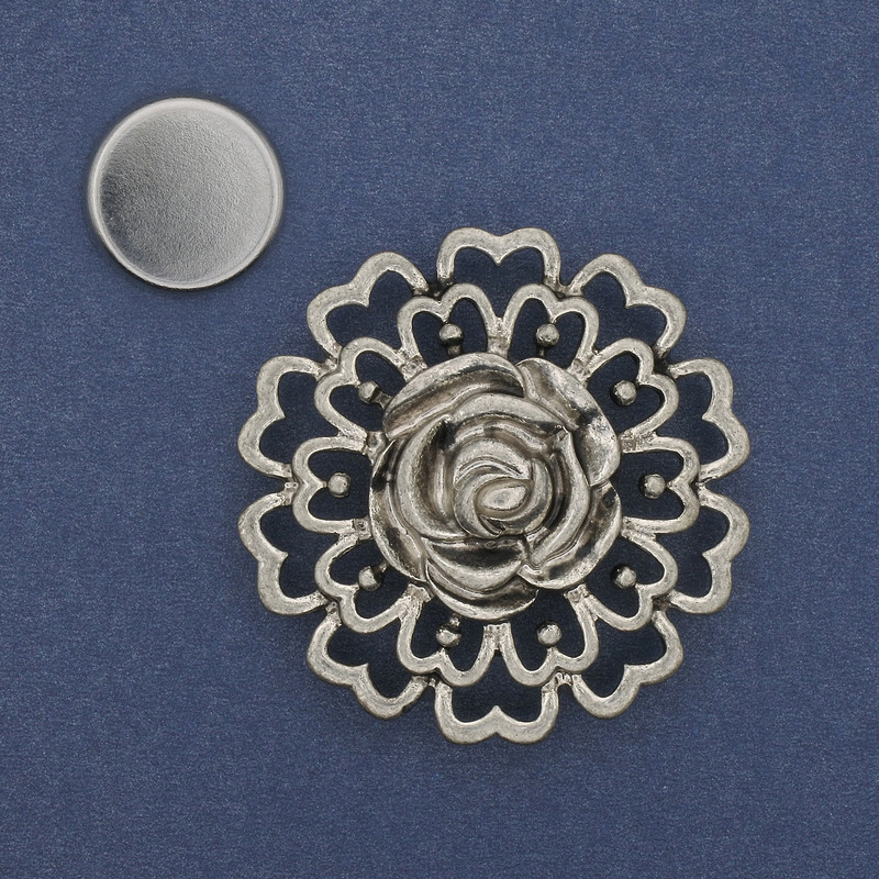 Ribbon on magnet flower silver metal 42mm+