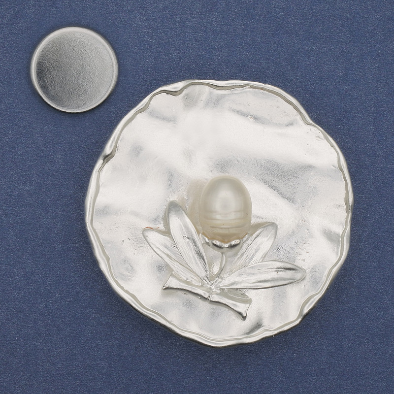 Magnetic brooch Accent with enamel and pearl, silver-toned metal 47mm+