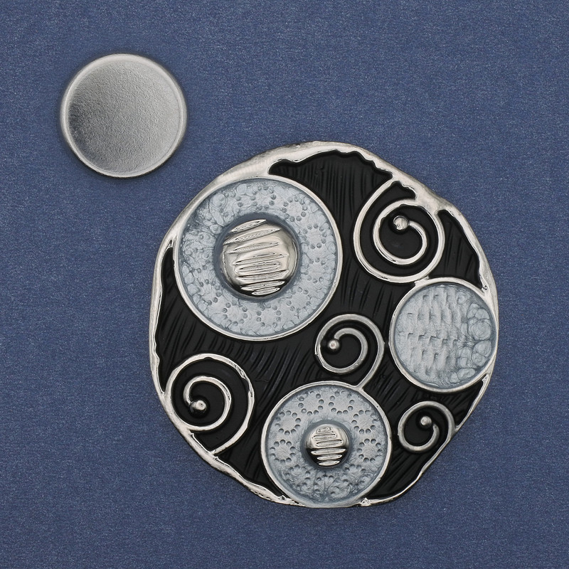 Magnetic Brooch Accent with enamel on silver-colour metal 45mm+
