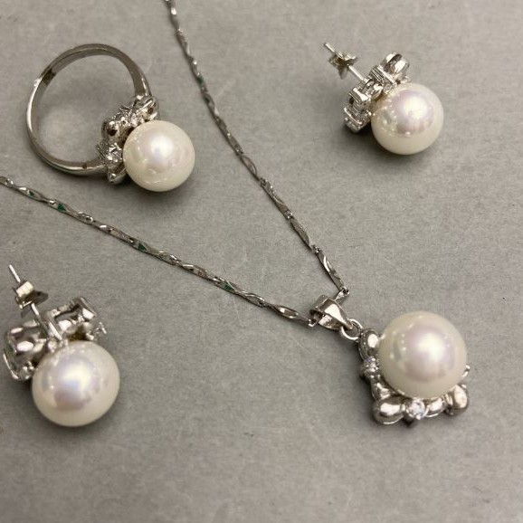 Majorca Pearl Pendant and Stud Earrings Set on 40cm+ Chain