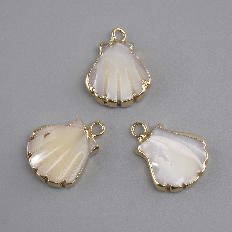 Pendant Mother-of-P Pearl shell in setting, diameter 17x13mm+