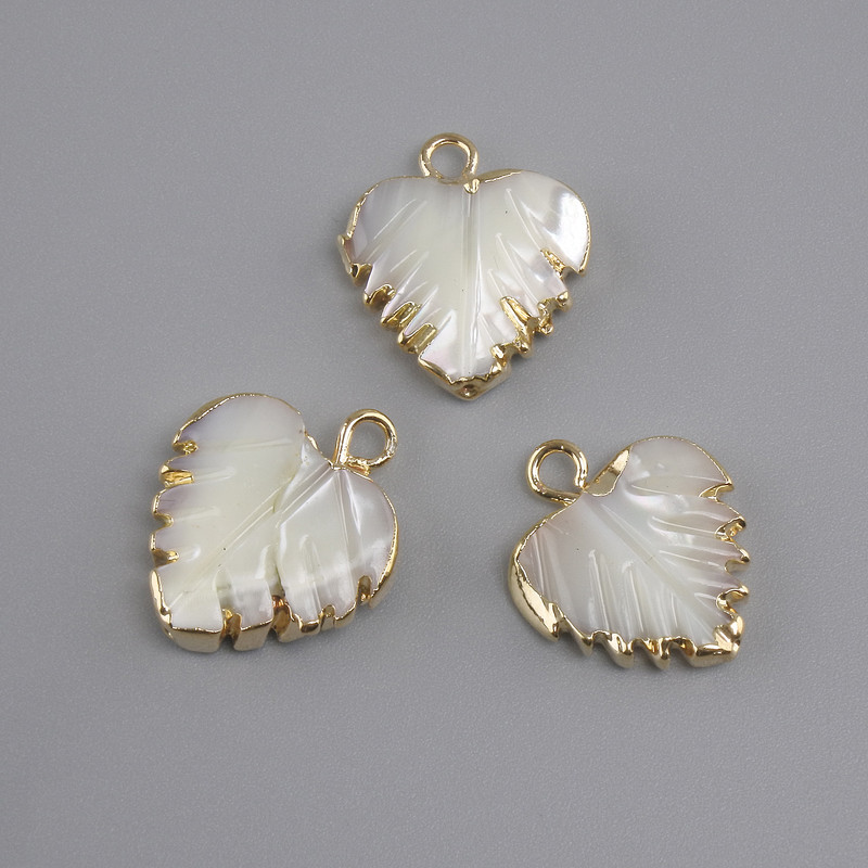 Pendant Mother-of-Pearl Leaf in Setting, 16x14mm diameter+