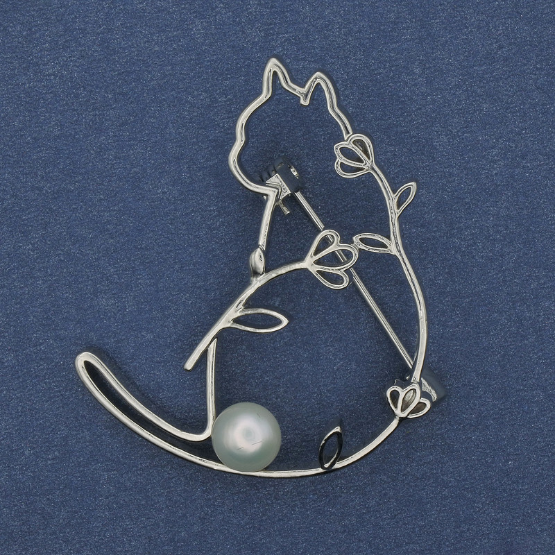 Brooch 'Cat with Pearl' in silver-toned metal 40x34mm+