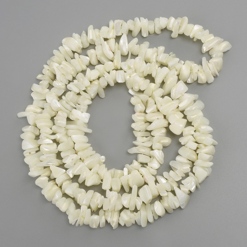 Mother-of-P pearl Beads (Chip) with diameter 9-12×2-5mm, 84 cm length on thread