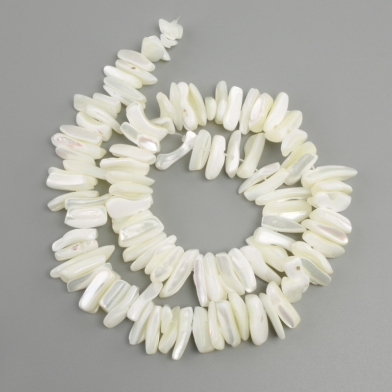 Mother-of-Pearl Beads Chip Shape, diameter 12-18×4-7mm+-, thread length 39cm+-