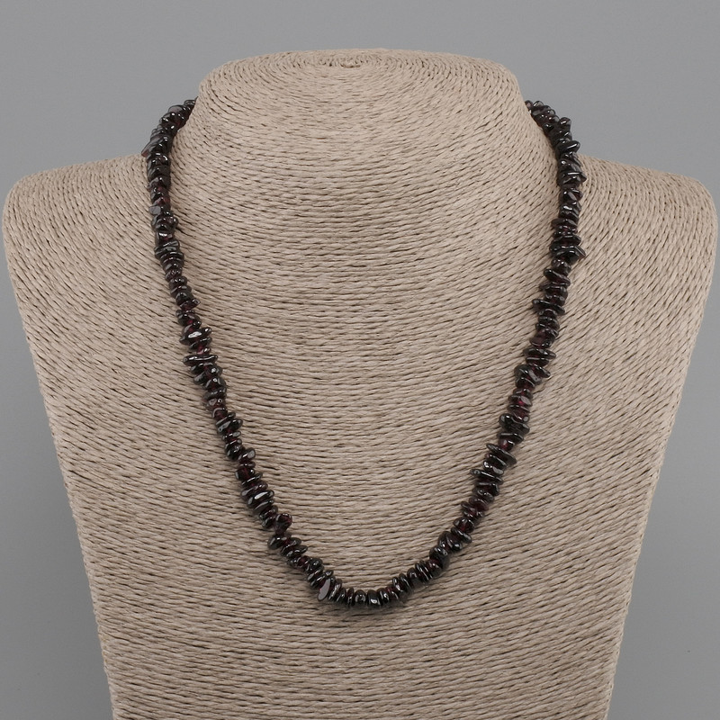 Garnet Chip Necklace, diameter 5-9×2-3mm +-, length 45cm + 5cm extender chain