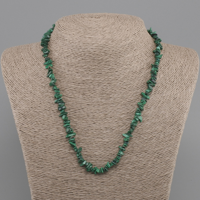 Necklace of Malachite chips, diametre 4-9×2-3 mm, length 45 cm + 5 cm extender chain