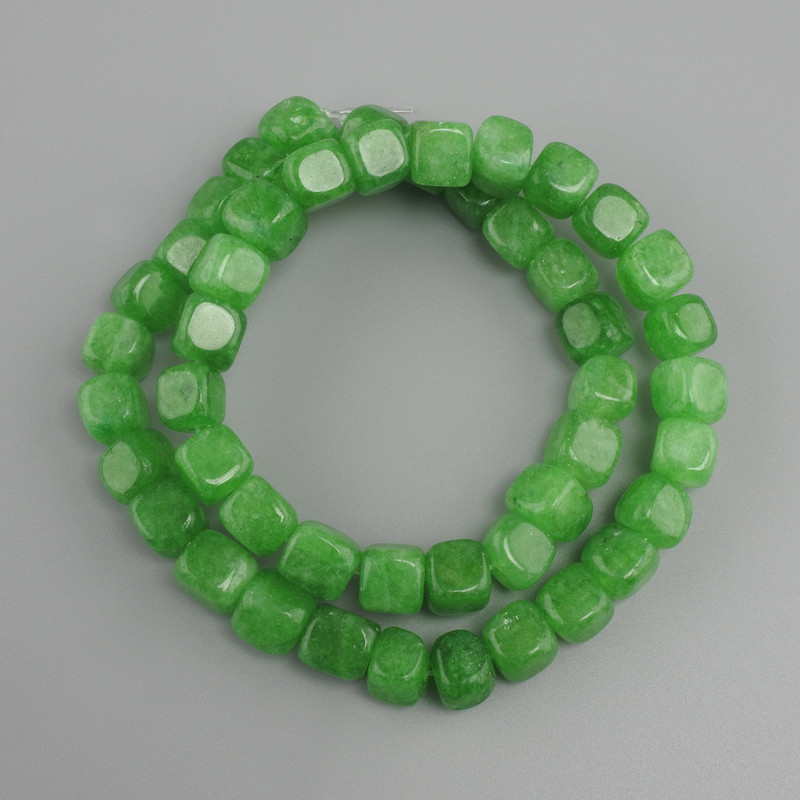 Nephrite Beads Cube 8–9 mm on a Thread, length 39 cm