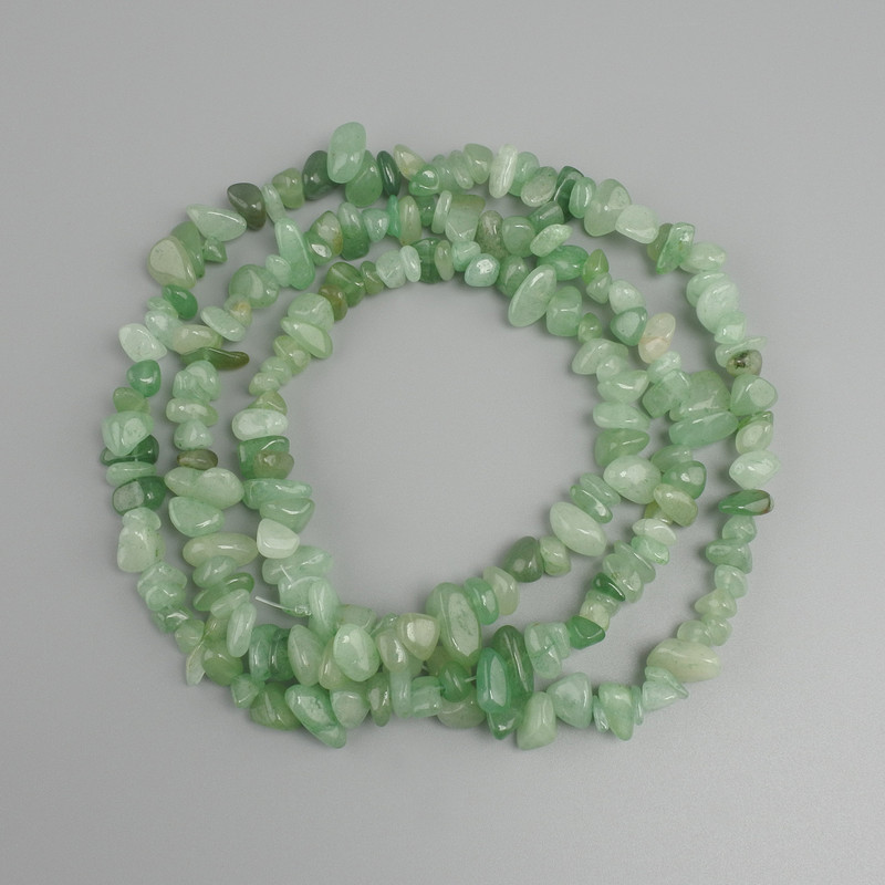 Nephrite Beads chippings, 6-11×3-6 mm, 5 mm+-, length 78 mm+- on thread