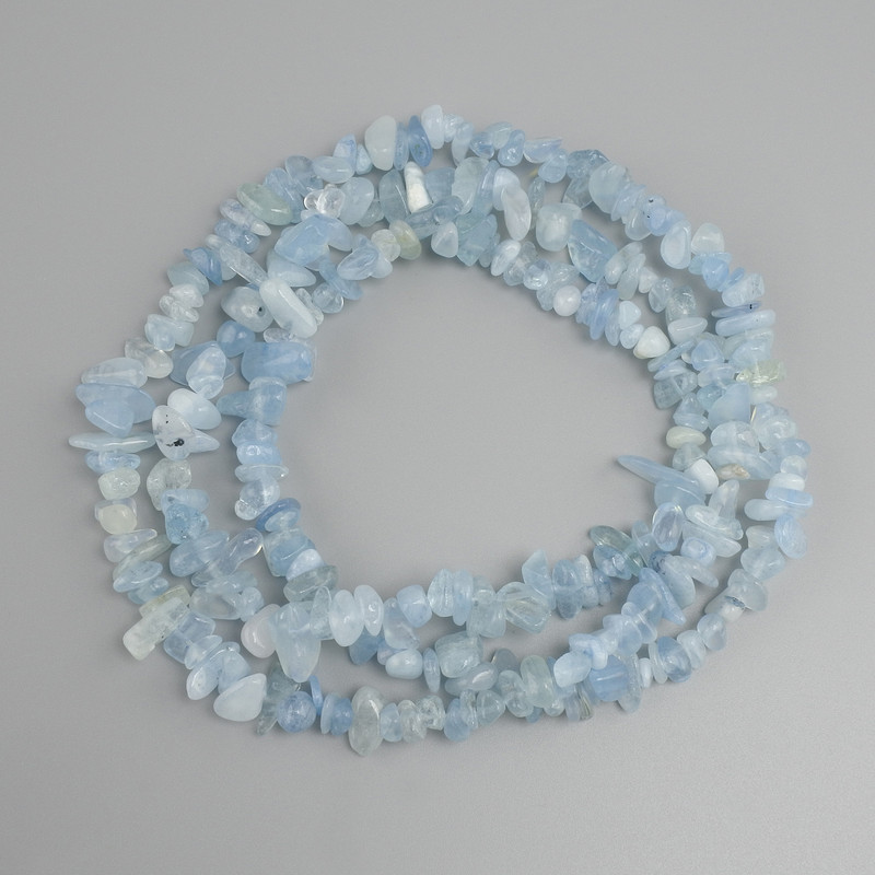 Aquamarine Chip Beads, 7-15×3-9mm, on Thread, 76cm long ±