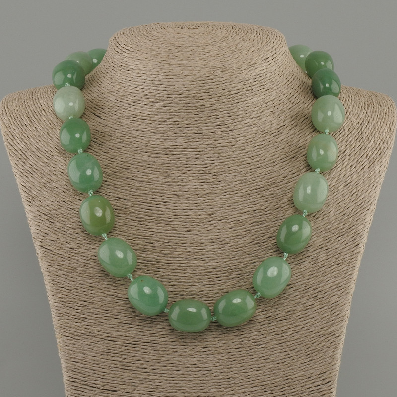 Nephrite Beads Carved Oval Beads, 20×15-16mm Ø, 50cm length with clasp
