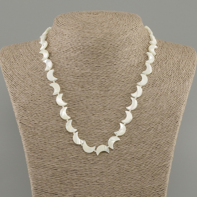 Mother-of-pearl Moon Necklace, 12×9 mm capsules, length 45 cm ± with clasp