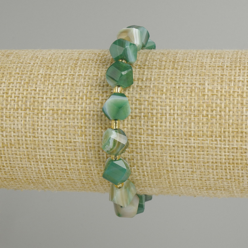 Agate Bead Bracelet with Faceted Diamond-Shaped Beads, diameter 9x9mm ±, 3mm+ seed beads, length 18cm ±, stretch