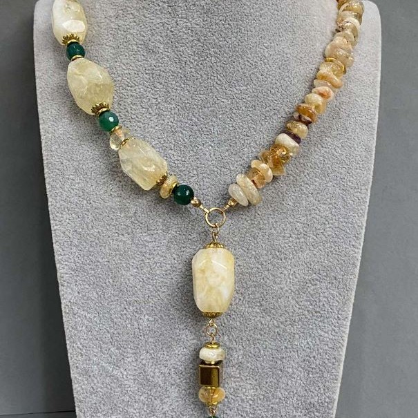 Citrine Beads Tumbled 19–24×14–15 mm + 9–13×3–5 mm chips + Faceted Agate 8 mm Round +-, 60 cm length +- with clasp